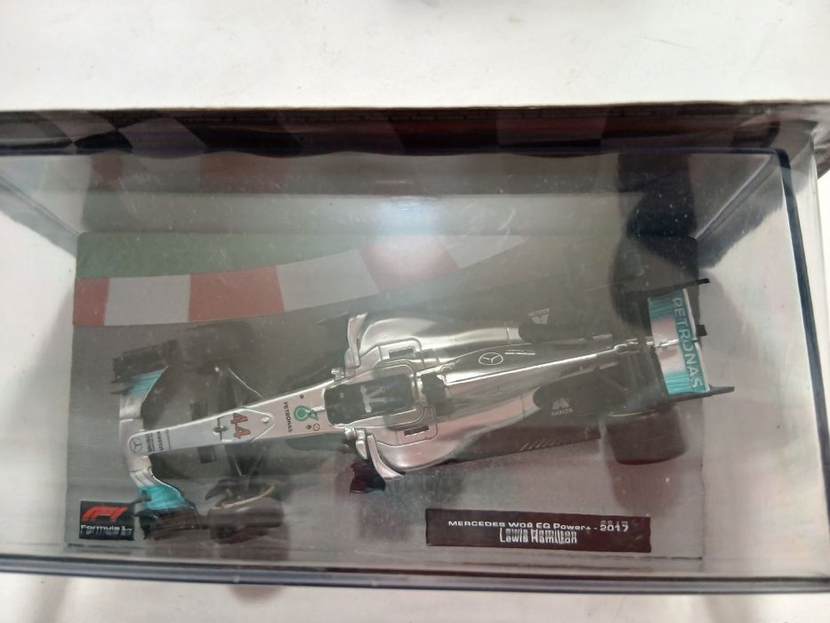 умален модел F1 Lewis Hamilton в мащаб 1:43
