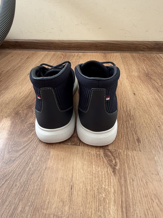 Tommy hilfiger номер 43