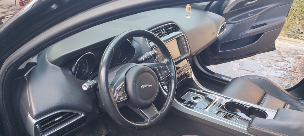 Se vinde Jaguar XE