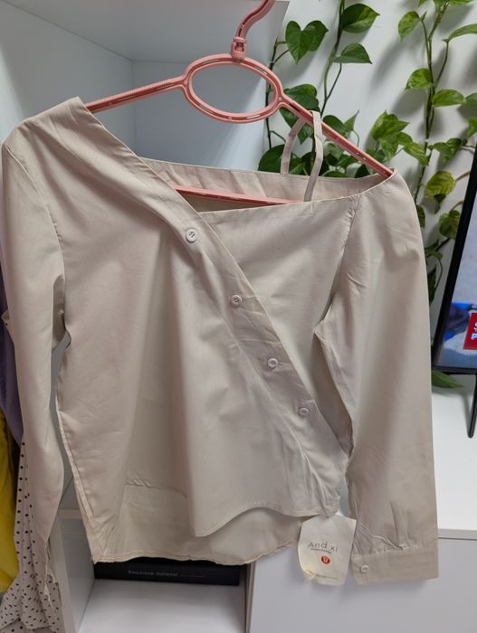 Camasa crem cu umerii goi