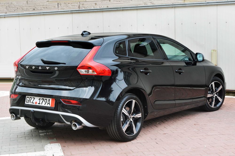 Volvo V40 / 2.0 / Diesel / R-Design / Keyless