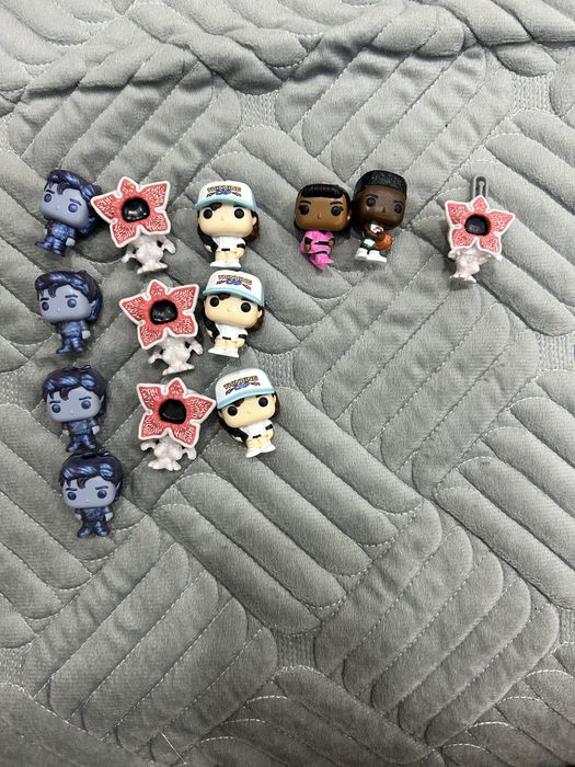 Продам фигурки kinder joy stranger things ОСД