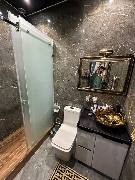 Продам свою 4 комнатную  квартиру 8й этаж 8 этажного дома