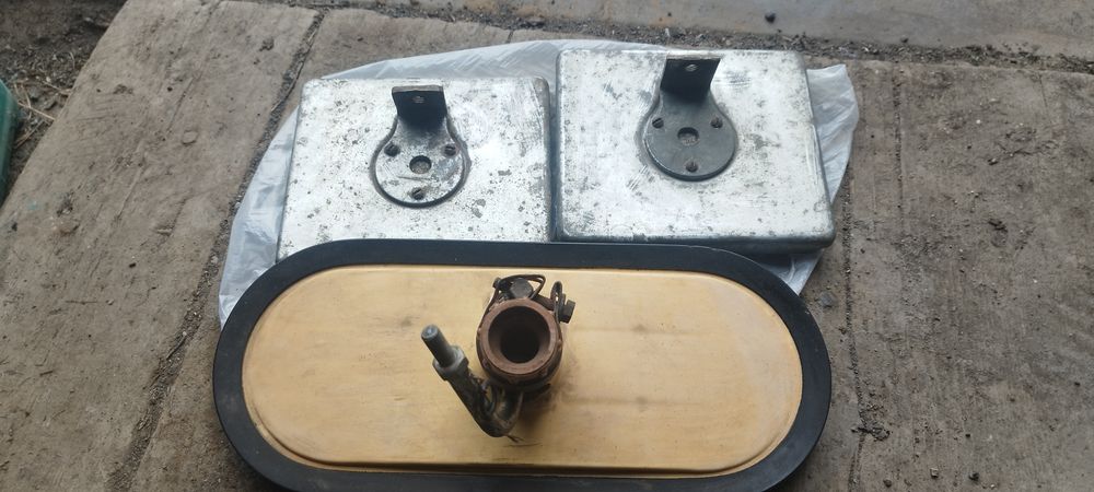 Продам зеркала и плафон