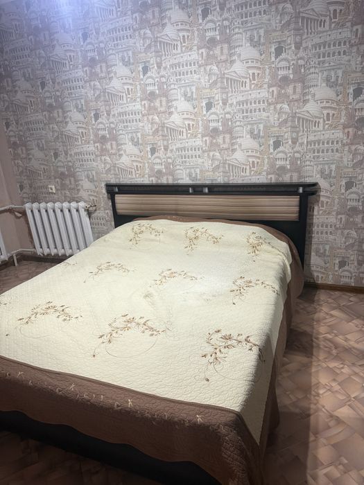 Продам спальный гарнитур
