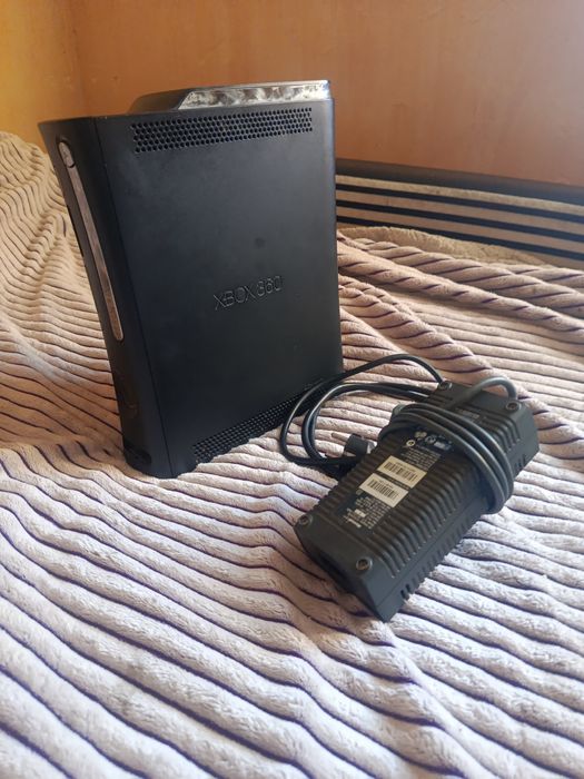 Xbox 360e с установленными играми