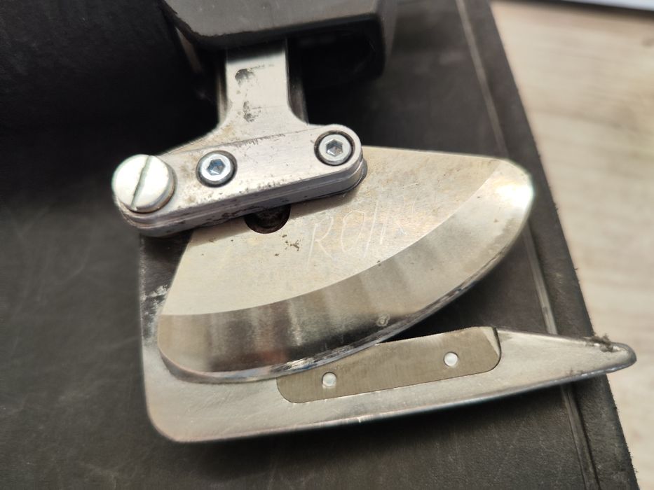 Masina de taiat material pe acumulator Fein Mofex