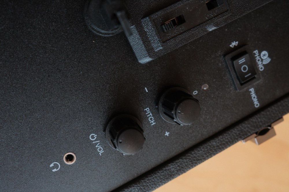 Crosley Voyager CR8017B Портативен Грамофон - За Ремонт