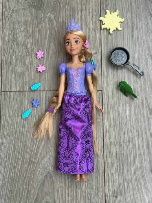 Papusa Rapunzel cu accesorii