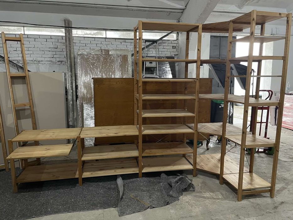 Дървен ъглов стелаж ,модулен - 335 /123 / 230 височина