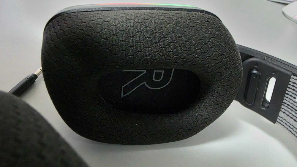 Casti Logitech G733