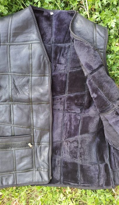 Жилеты из натуральной кожи и натурального меха.