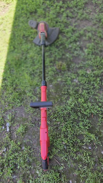 Vand trimmer SKIL (baterie de 2h si incarcator inclus)