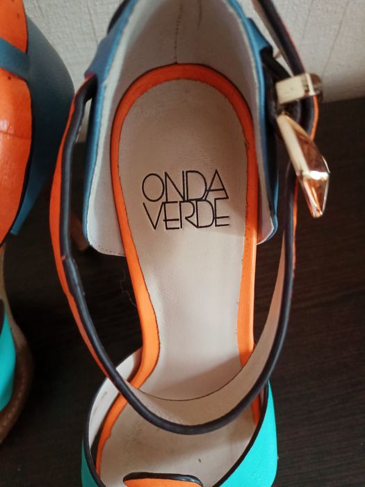 Босоножки кожаные