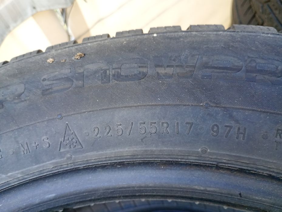 225/55/17 nokian rft