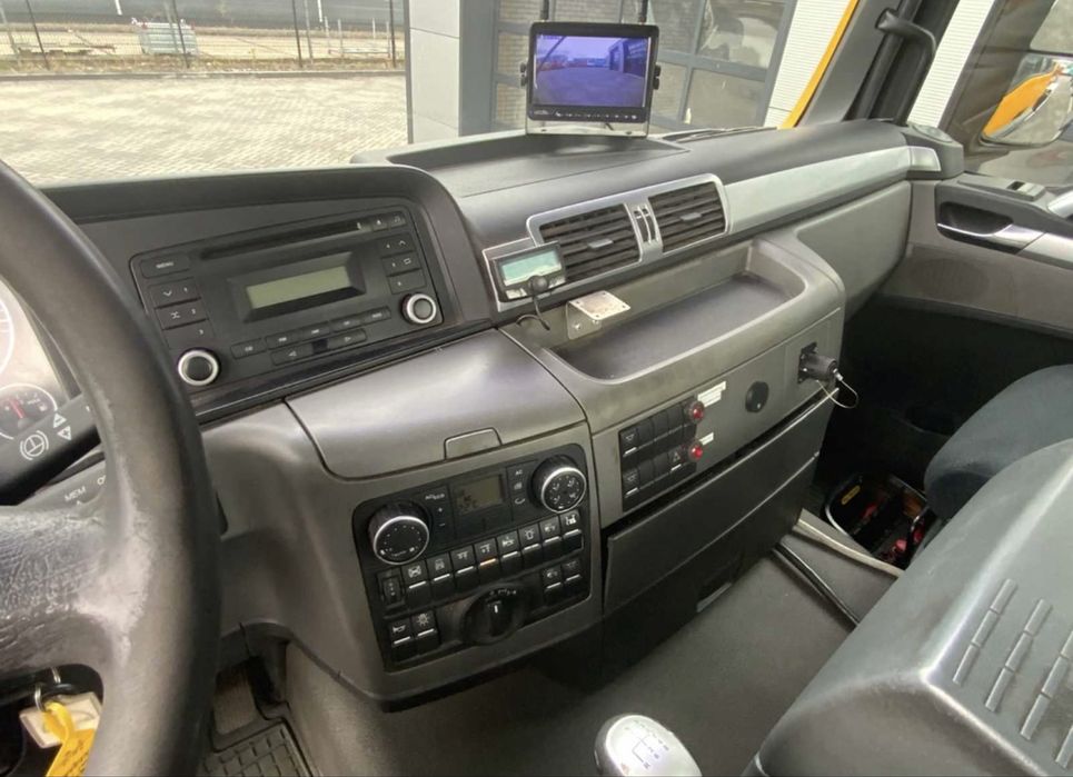 MAN TGS 26.360 6x4 3- странен самосвал с кран PALFINGER