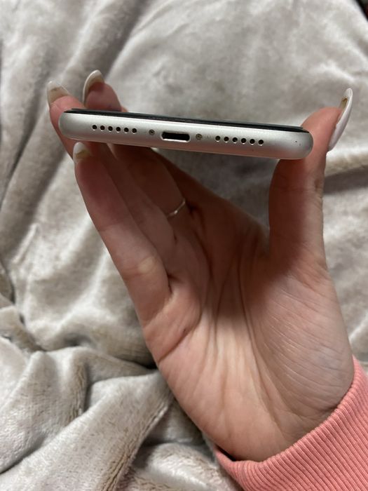 Продавам айфон 11