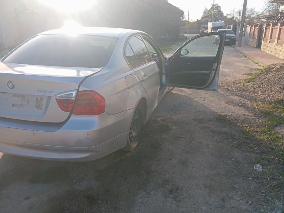 Продавам BMW E90 2.0 143 На Части