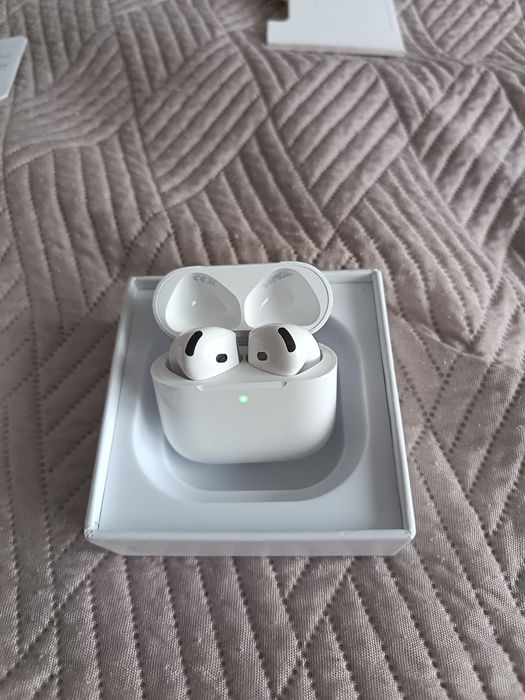 Vând căști airpods 4 cu ANC