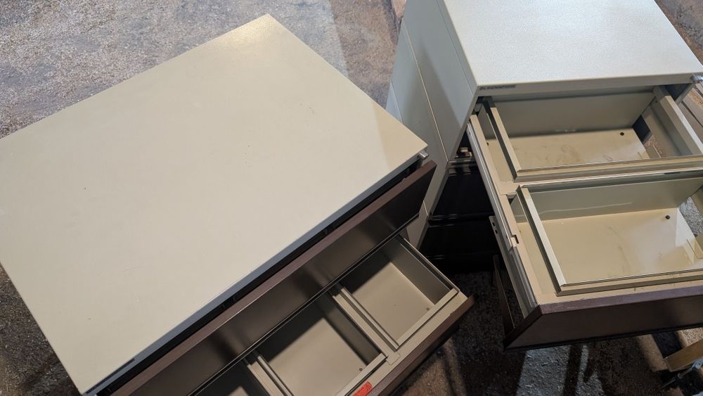 Dulap metalic cu 2/ 3 sertare