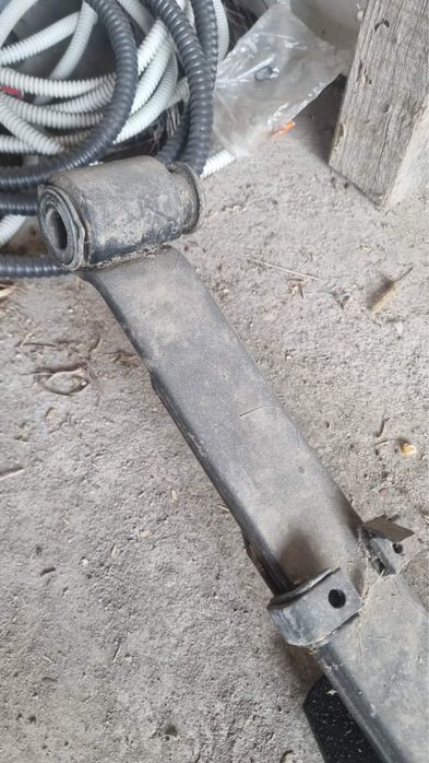 Arc spate Nissan Navara