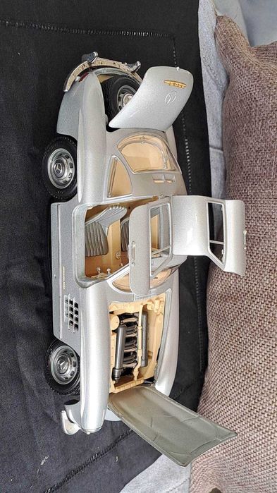 Нова метална колекционерска количка мащаб 1:18 Mercedes benz 300SL