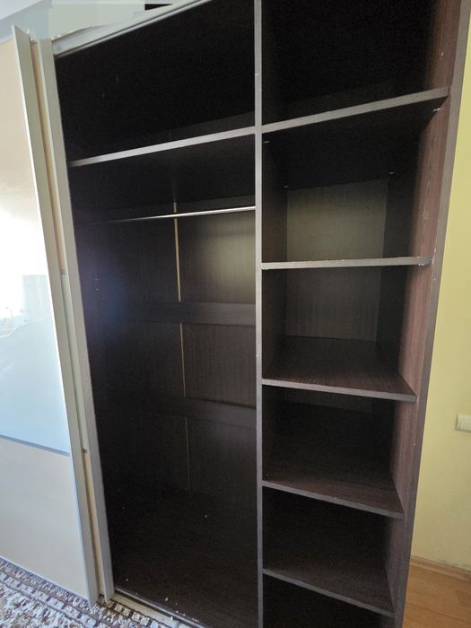 Шкаф большой, вместительный