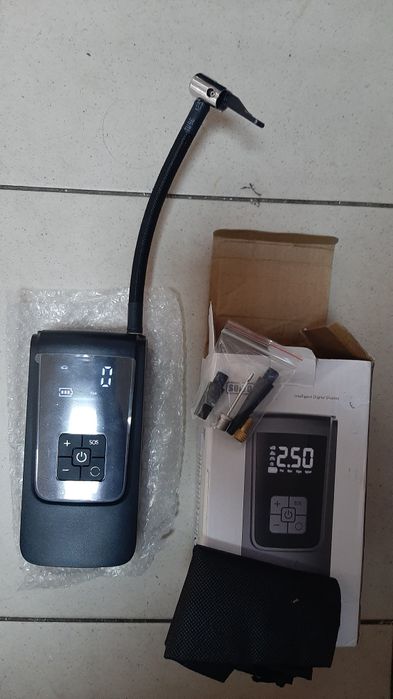 Безжична Помпа[Комресор] за кола
​Преносимият безжичен въздушен компре