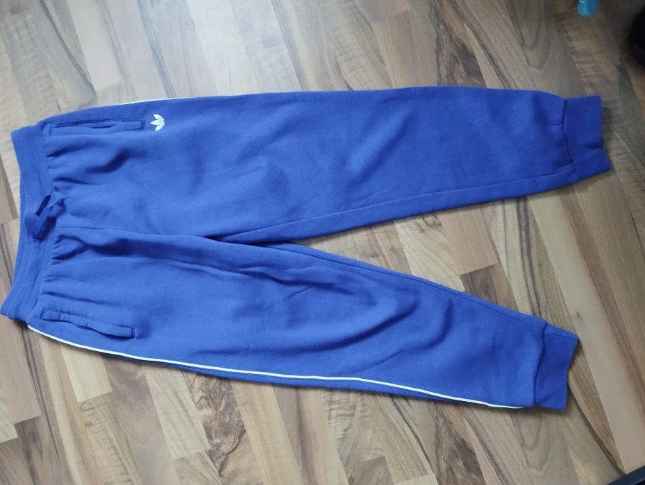 Pantaloni adidas originali,11-12 ani