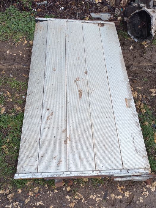 Продавам Падащ Борд за камион