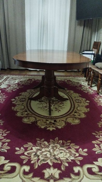 Стол для гостиной