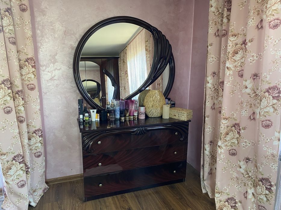 Mobila completa - pat + noptiere, dulap, comoda + oglinda