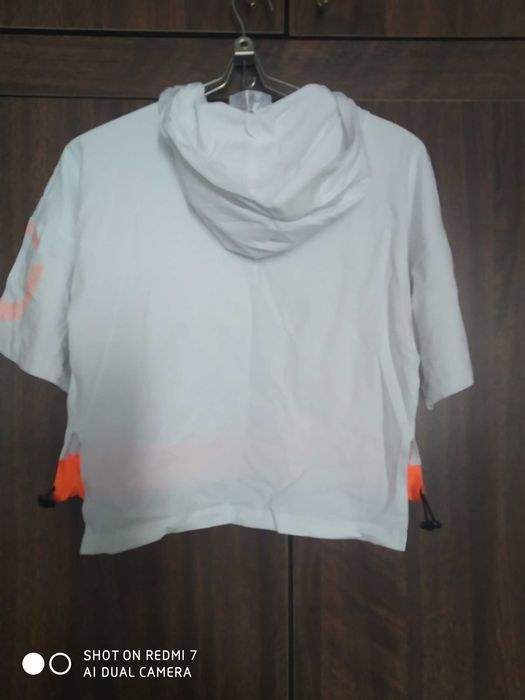 Спортивная футболка с капюшоном новая,для подростка 12-14 лет,