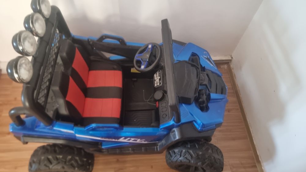 Машина детский почти новый