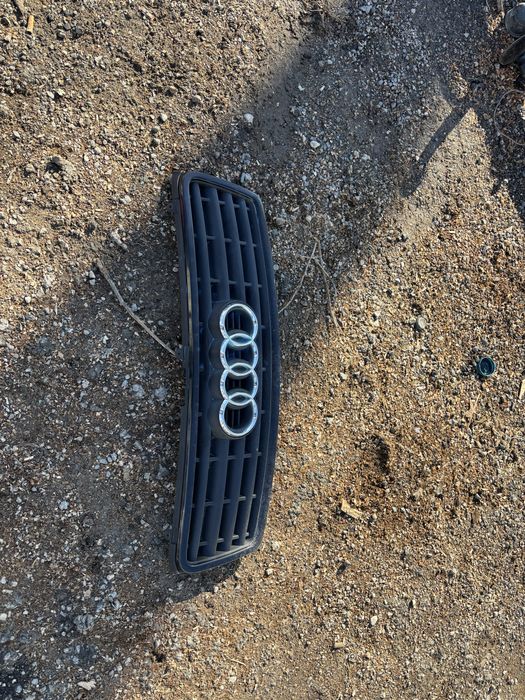 Решетка предна броня за Ауди А4 2000- 2004г