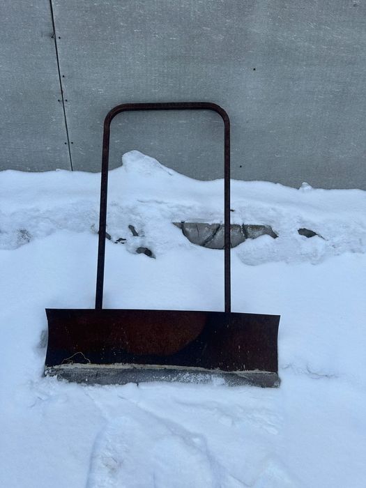 Снеговая лопата .