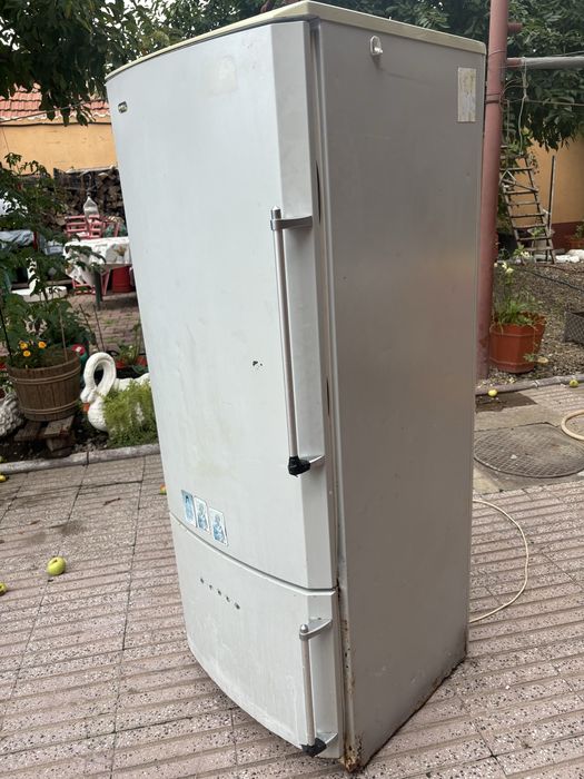 Frigider cu doua usi pret.820 lei.