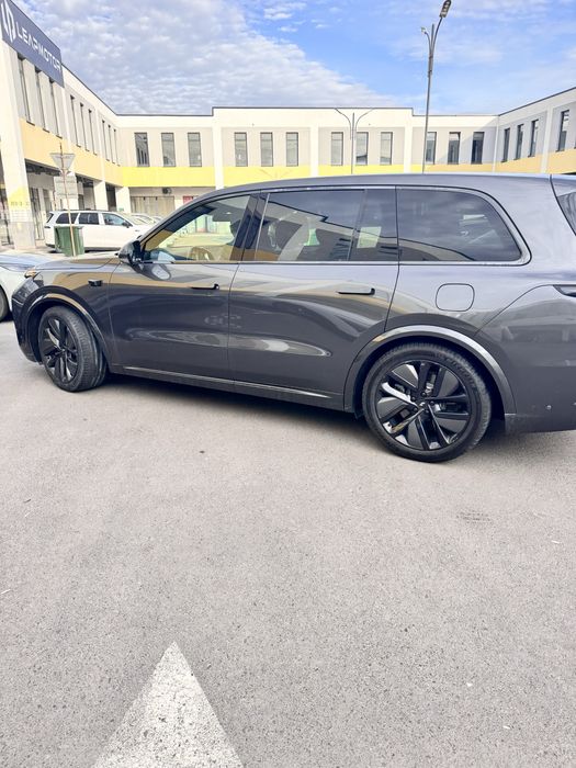 Lixiang L 9 pro srochna sotiladi