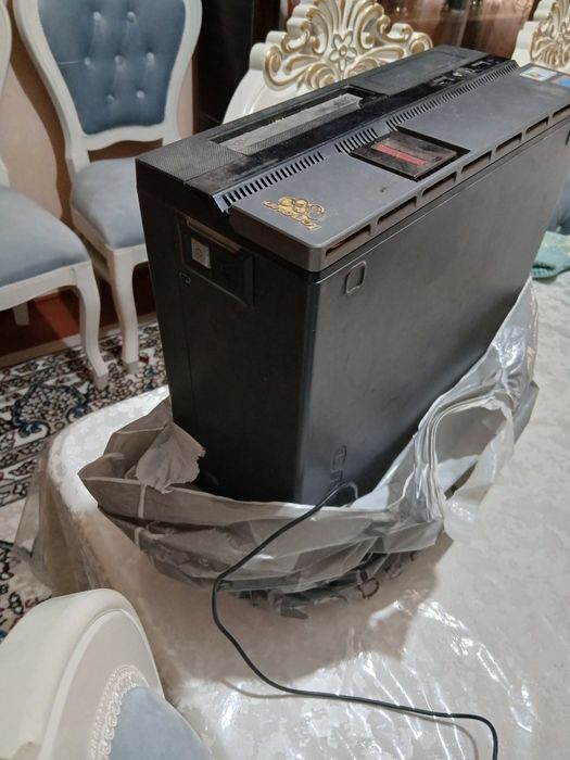 компьютер с клавиатурой