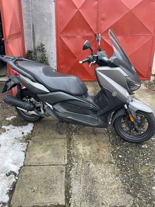 Vând Yamaha xmax 125