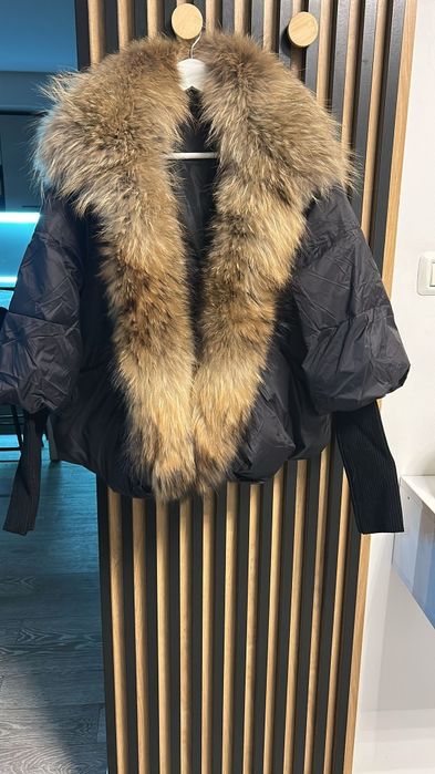Geaca cu blana foarte eleganta
