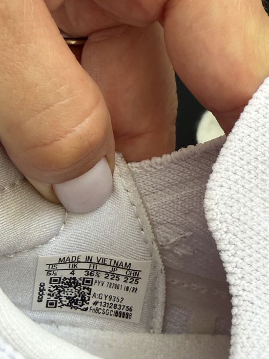 Adidas Light Boost mărimea 36 2/3.  Noi, fără etichetă, doar probați, nu au fost purtați.
