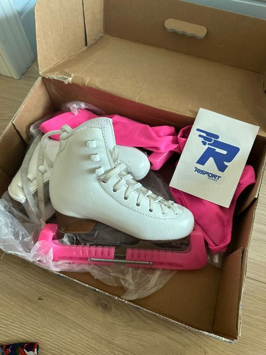 Продам новые профессиональные коньки