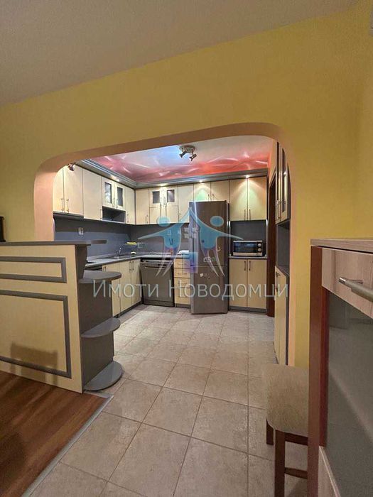 Продава се Четиристаен апартамент в Шумен, Пазара - 100 кв.м за 1530 €/кв.м - Снимка #1