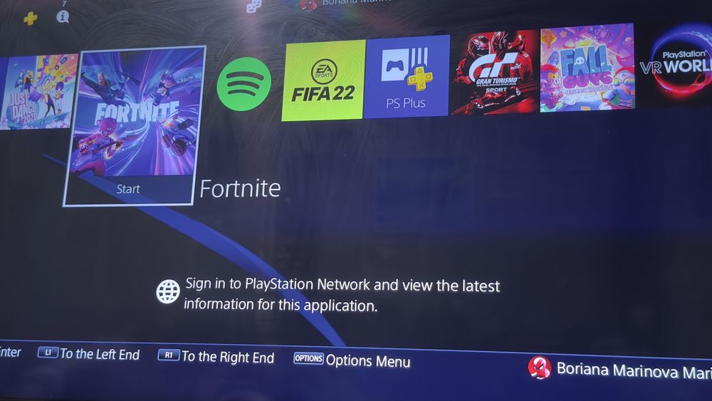 Комплект PlayStation 4slim с 2 контролера + VR + камера + 8 игри