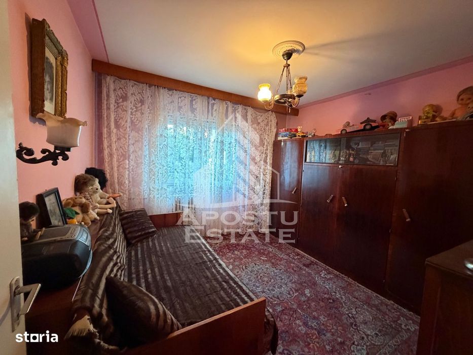 Apartament cu 3 camere de vanzare,decomandat,etaj intermediar,Bucovina