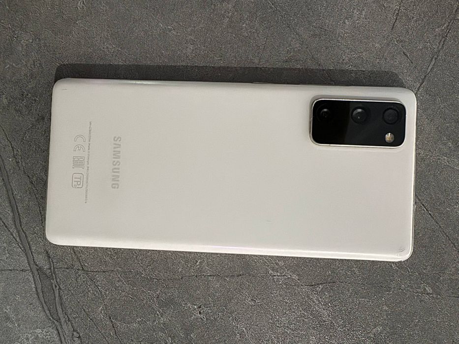 Samsung S20 FE Холати яхши