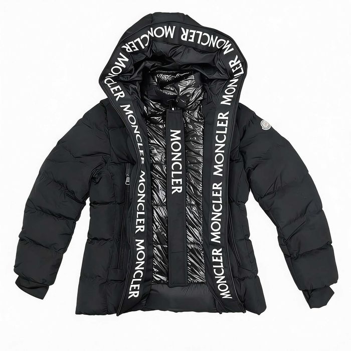 Moncler - дамско яке - размер S