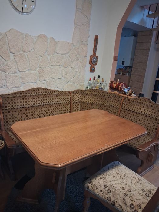 Vand coltar masa si scaune