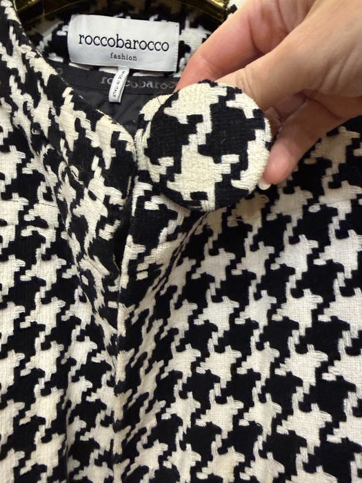 Весеннее пальто на одной пуговице . В идеале .